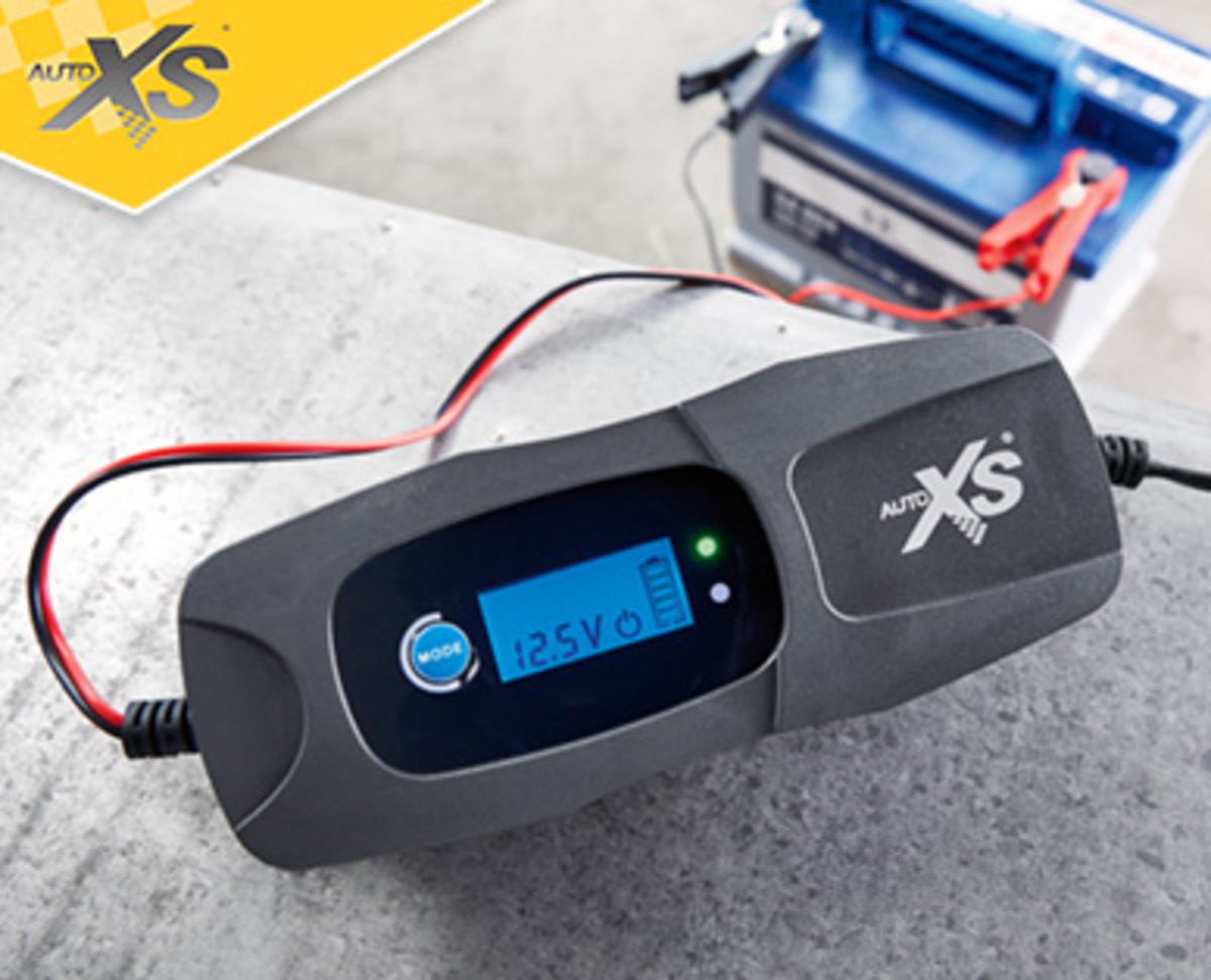AUTO XS® Auto/MotorradBatterieladegerät von Aldi Süd ansehen!