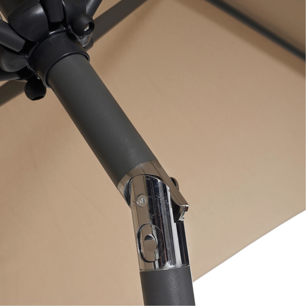 Sonnenschirm mit Kurbel Ø 1,8 m von Butlers für 49,99 € ansehen!