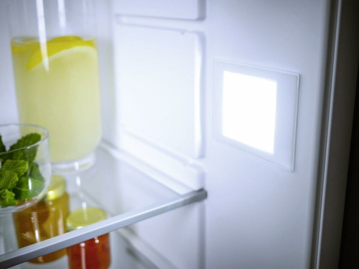 Bild 4 von MIELE K7103D EU1 Selection Einbaukühlschrank ohne Gefrierfach (integrierbar, EEK D, 144 l Nutzinhalt, TouchControl, Display, 87,4 cm hoch, 55,8 cm breit)