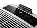 Bild 2 von De'Longhi PAC EM82 Mobiles Klimagerät (Max. Kühlleistung: 2,4 kW / 10.000 BTU/h, Kältemittel R290, für Räume bis 80 m³, LCD-Fernbedienung, Soft Touch Bedienfeld, Timer, Rollen, exklusives Kond