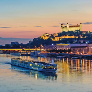 Donau-Metropolen im Lichterglanz