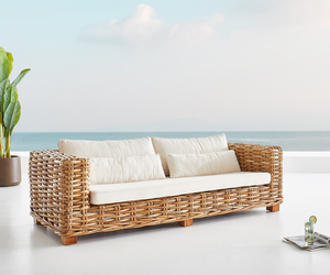 Lounge-Sofa Nizza Rattan natur mit weißen Kissen 3-Sitzer
