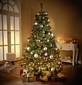 Tarrington House Weihnachtsbaum mit LED-Beleuchtung