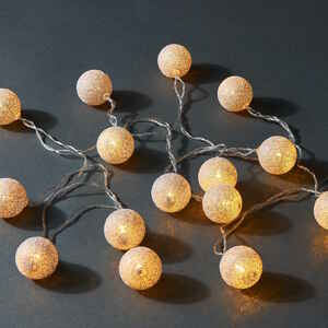 LES PETITES BELLES LED-Lichterkette Cottonball 15 Lichter mit USB-Batteriefach