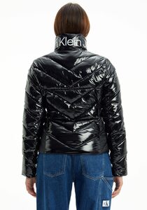 Calvin Klein Jeans Outdoorjacke »CHEVRON QUILT FITTED LW JACKET« mit Calvin Klein Jeans Logoschriftzug am Stehkragen