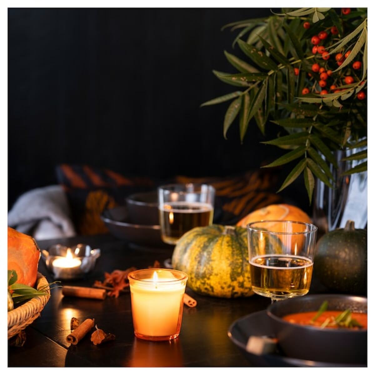 Bild 4 von ASPSKOG  Duftkerze im Glas, Würziger Kürbis/orange