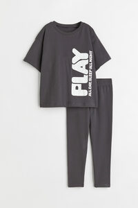 H&M Jerseypyjama Dunkelgrau/Play, Pyjamas in Größe 110/116. Farbe: Dark grey/play