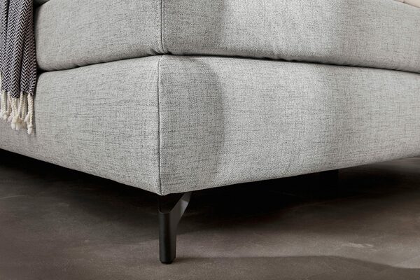 Bild 3 von INOSIGN Boxspringbett »Alina«, mit Topper und Zierkissen, in unterschiedlichen Farbvarianten und Breiten erhältlich, mit besonders geformten Metallfüßen