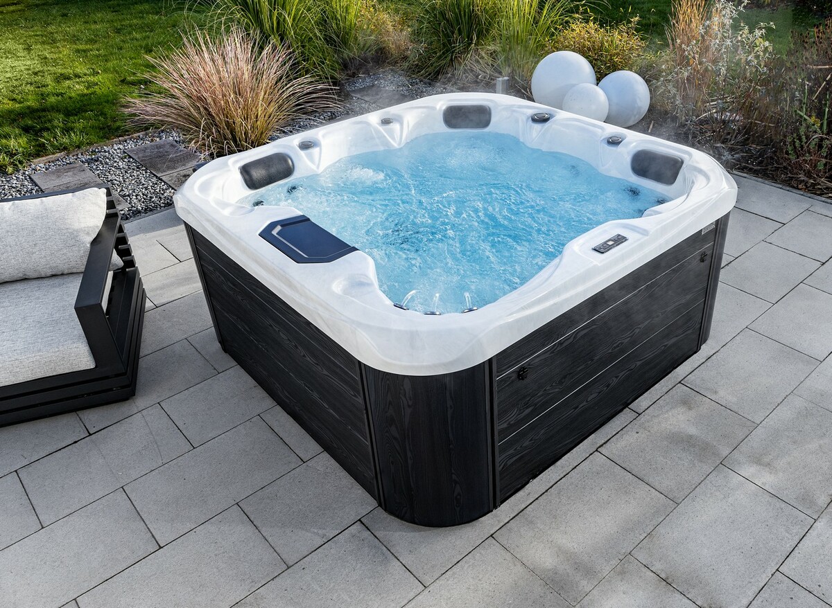 Bild 3 von Home Deluxe Outdoor Whirlpool inkl. Abdeckung & Treppe mit Wärmeisolierung MALAGA für 5 Personen