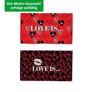 Herren Socken "Love is…" Geschenkbox (Motiv-Auswahl erfolgt zufällig), rot/schwarz