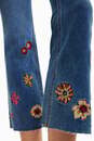 Bild 4 von Flare Jeans Cropped Blumenstickereien