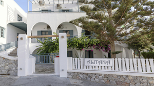 Santorin– Kamari - 3* Iris Boutique Hotel