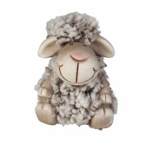 Schaf mit Kunstfell - aus Keramik und Textil - ca. 7,5 x 6 x 7,5 cm - 1 St&uuml;ck
