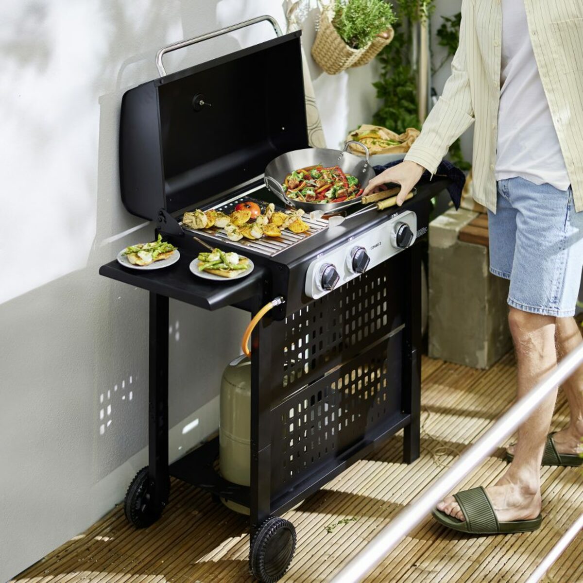 ENDERS Gasgrill Cosmo 3 von ALDI Nord ansehen!
