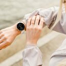 Bild 4 von XCOAST SIONA 2 Damen Smartwatch (4,2 cm/1,3 Zoll, iOS und Android) Polar White, Fitness Tracker, 3-tlg., neueste Generation, Blutsauerstoffmesser, Wasserdicht, Ultra flach, Puls, Blutdruck, bril