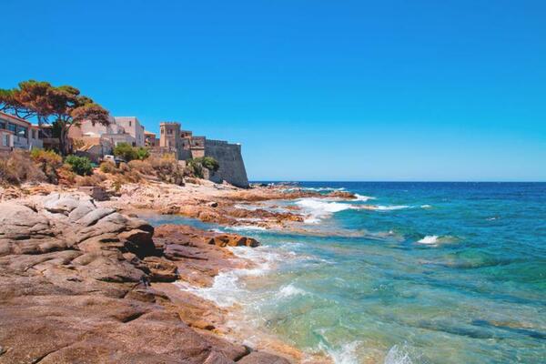 Bild 1 von Flugreisen Korsika: Standort-Rundreise ab/an Algajola mit 7 Nächte Badeaufenthalt im Hotelschatz Maristella