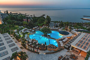 Flugreisen Zypern - Limassol: Hotel Mediterranean Beach