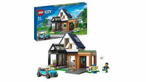 LEGO City 60398 Familienhaus mit Elektroauto Set, Puppenhaus mit Zubehör