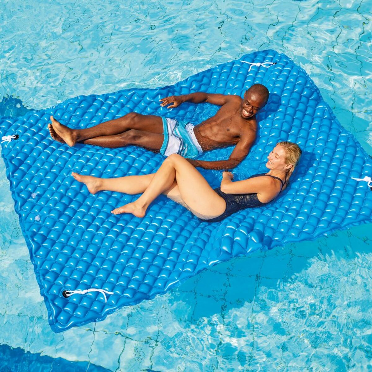 Bild 2 von CRANE Schwimmmatte