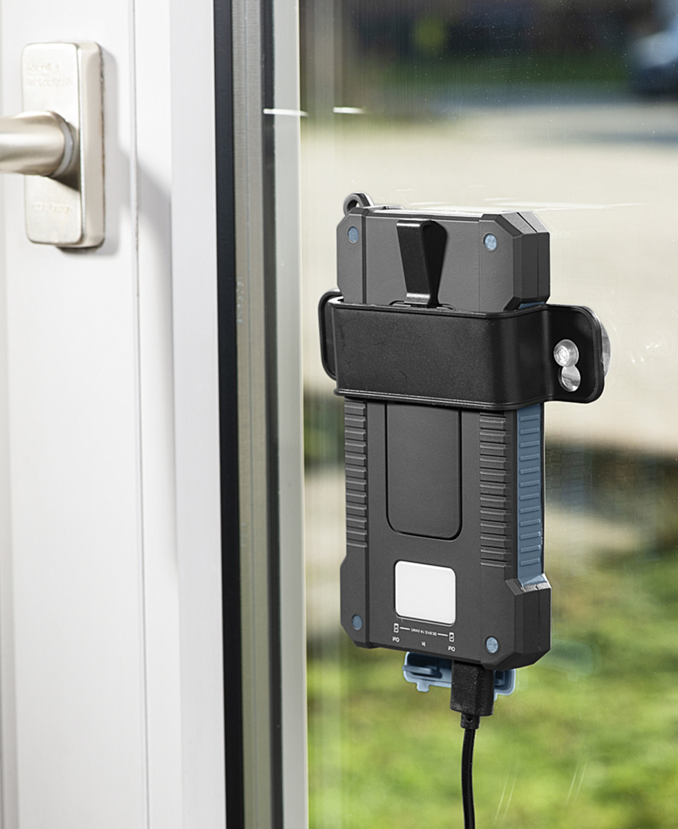 Bild 4 von IDEENWELT Solar Powerbank, schwarz/ blau