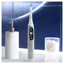 Bild 2 von Oral B Elektrische Zahnbürste iO 6, Aufsteckbürsten: 2 St., mit Magnet-Technologie, Display, 5 Putzmodi, Reiseetui