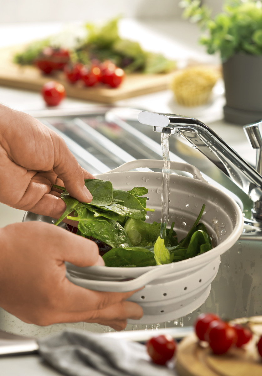 Bild 2 von IDEENWELT Faltbares Silikonsieb beige