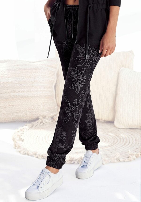 Bild 1 von LASCANA Loungehose mit floralem Alloverdruck