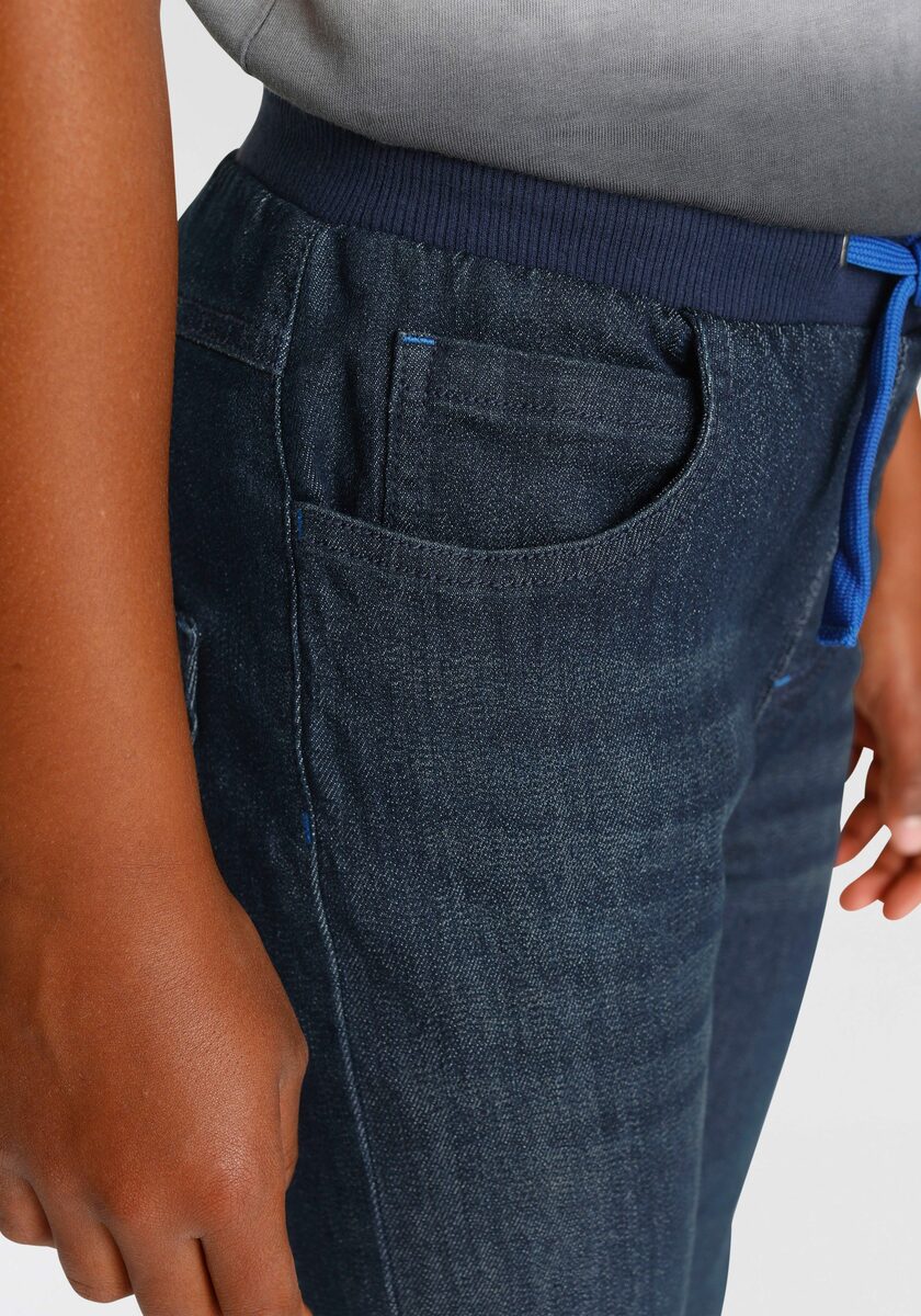 Bild 4 von Chiemsee Schlupfjeans mit Teilungsnähten und schmalem Bein