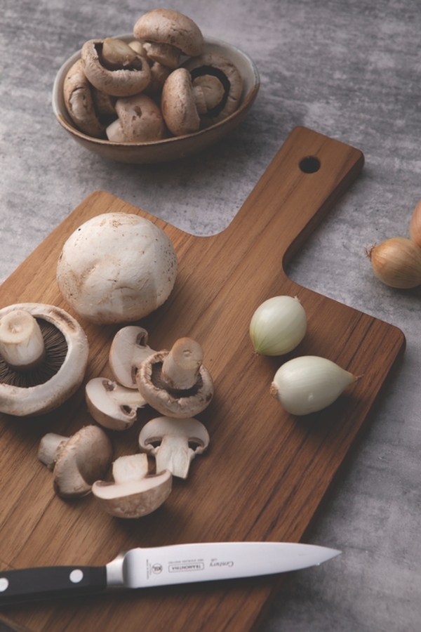 Bild 3 von TRAMONTINA Servier- & Schneidebrett, Teak,  40 x 27 x 1,8 cm