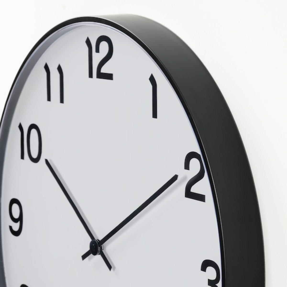 Bild 3 von PLUTTIS  Wanduhr, schwarz