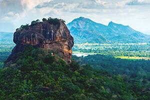 Erlebnisreisen Sri Lanka: Rundreise von Colombo bis Ahangama inkl. Aufstieg zum Löwenfelsen