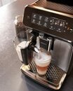 Bild 4 von Philips Kaffeevollautomat 3200 Serie EP3246/70 LatteGo, silber, schwarz