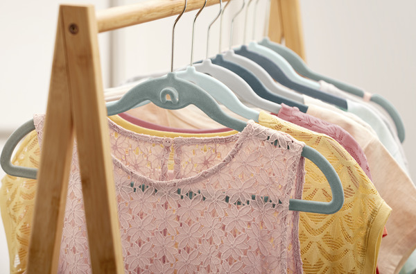 Bild 2 von IDEENWELT 8er Set Beflockte Kleiderbügel grün/grau