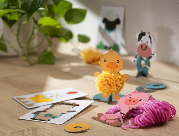 Bild 2 von IDEENWELT Pompon-Tiere-Bastelset Bauernhof