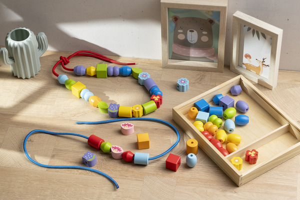 Bild 4 von IDEENWELT Fädelspiel Holzperlen