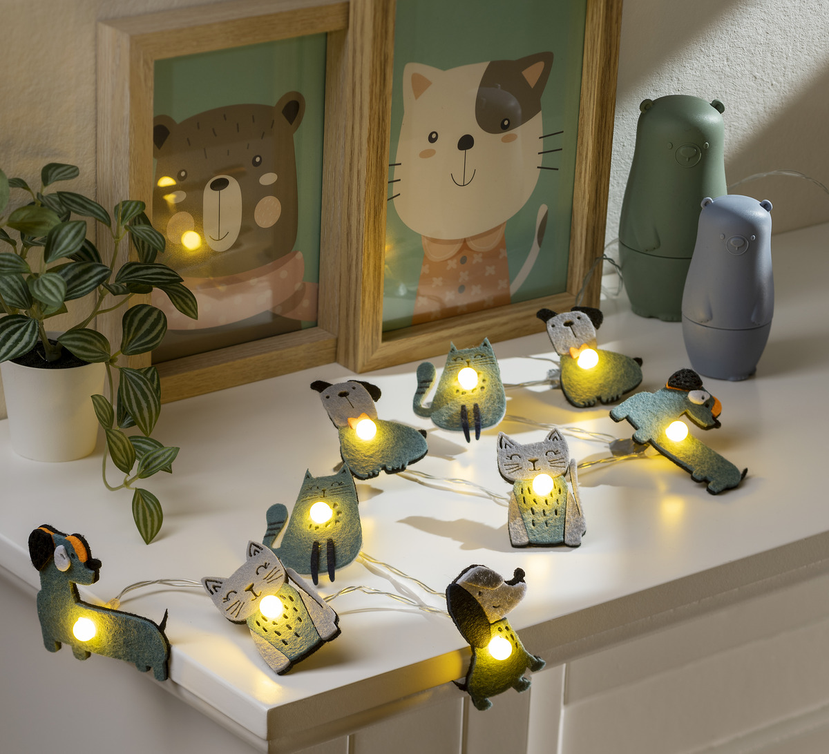 Bild 3 von IDEENWELT LED-Lichterkette Hund und Katze