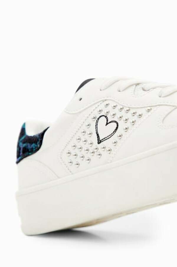 PlateauSneakers Herz von Desigual ansehen!