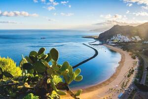 Kreuzfahrten Kanaren & Madeira: Kreuzfahrt mit AIDAcosma ab/an Gran Canaria & 21 Nächte Badeaufenthalt im Hotel Relaxia Beverly Park