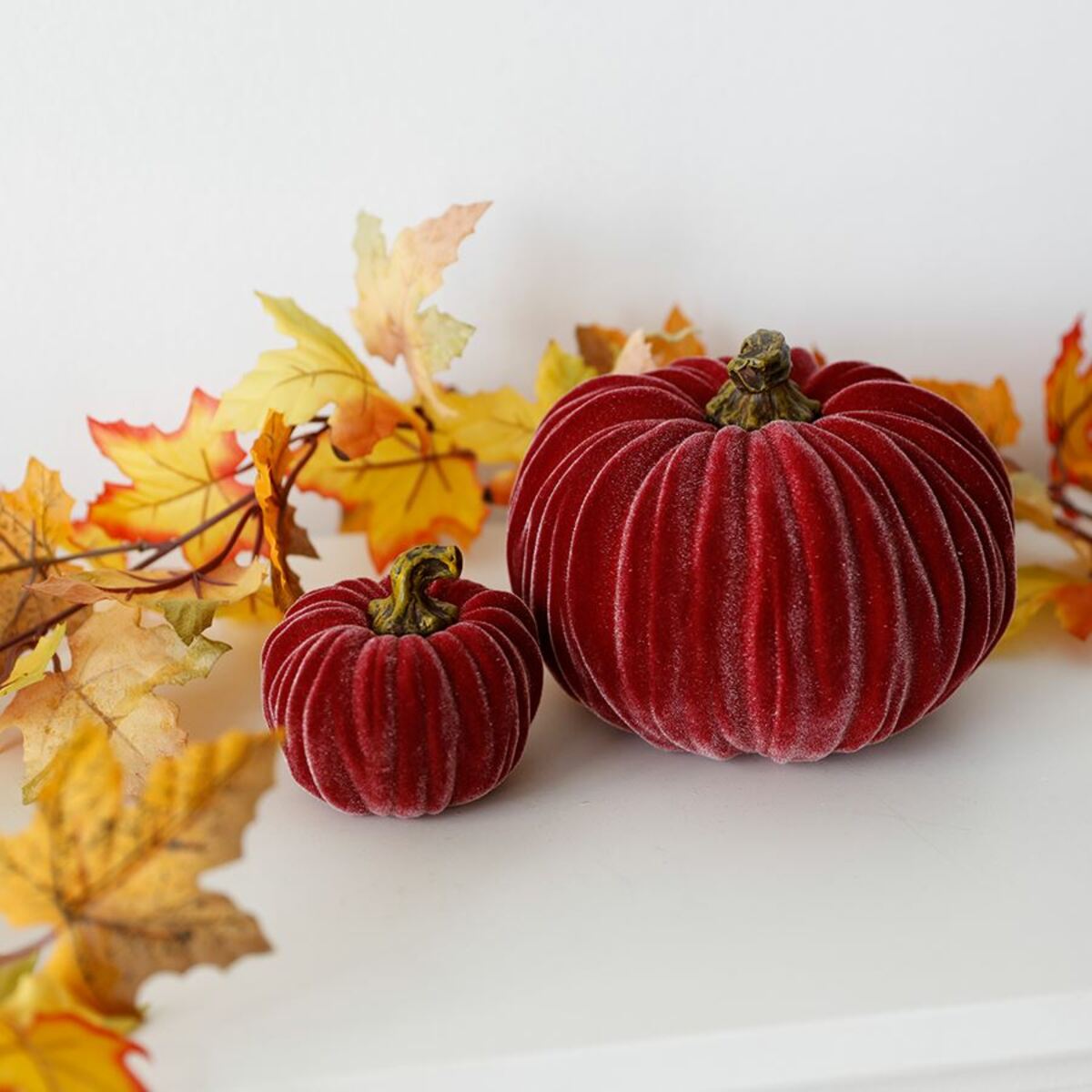 Bild 3 von Deko-Kürbis mit Samtüberzug 8cm