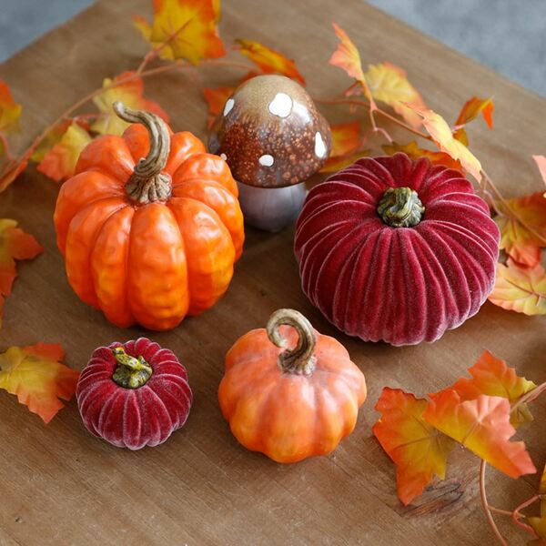 Bild 4 von Deko-Kürbis mit Samtüberzug 8cm