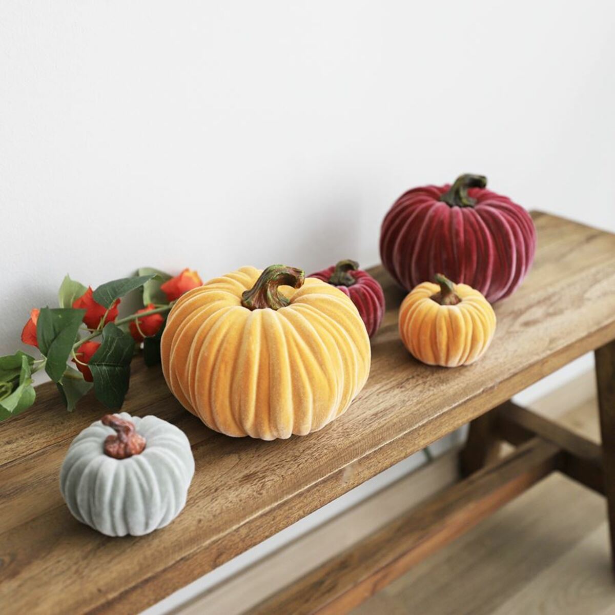 Bild 4 von Deko-Kürbis mit Samtüberzug 16cm