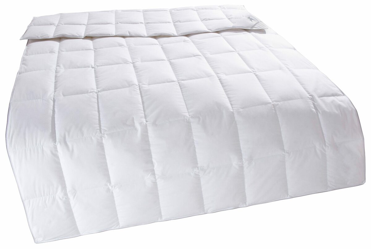 Bild 2 von Daunenbettdecke, Lodiken, für Sommer bis Winter die ideale Bettdecke, Älgdröm, Füllung: 70%Daunen & 30% Federn, Bezug: 100% Baumwolle, Größe 135x200cm & 155x220 cm erhältlich