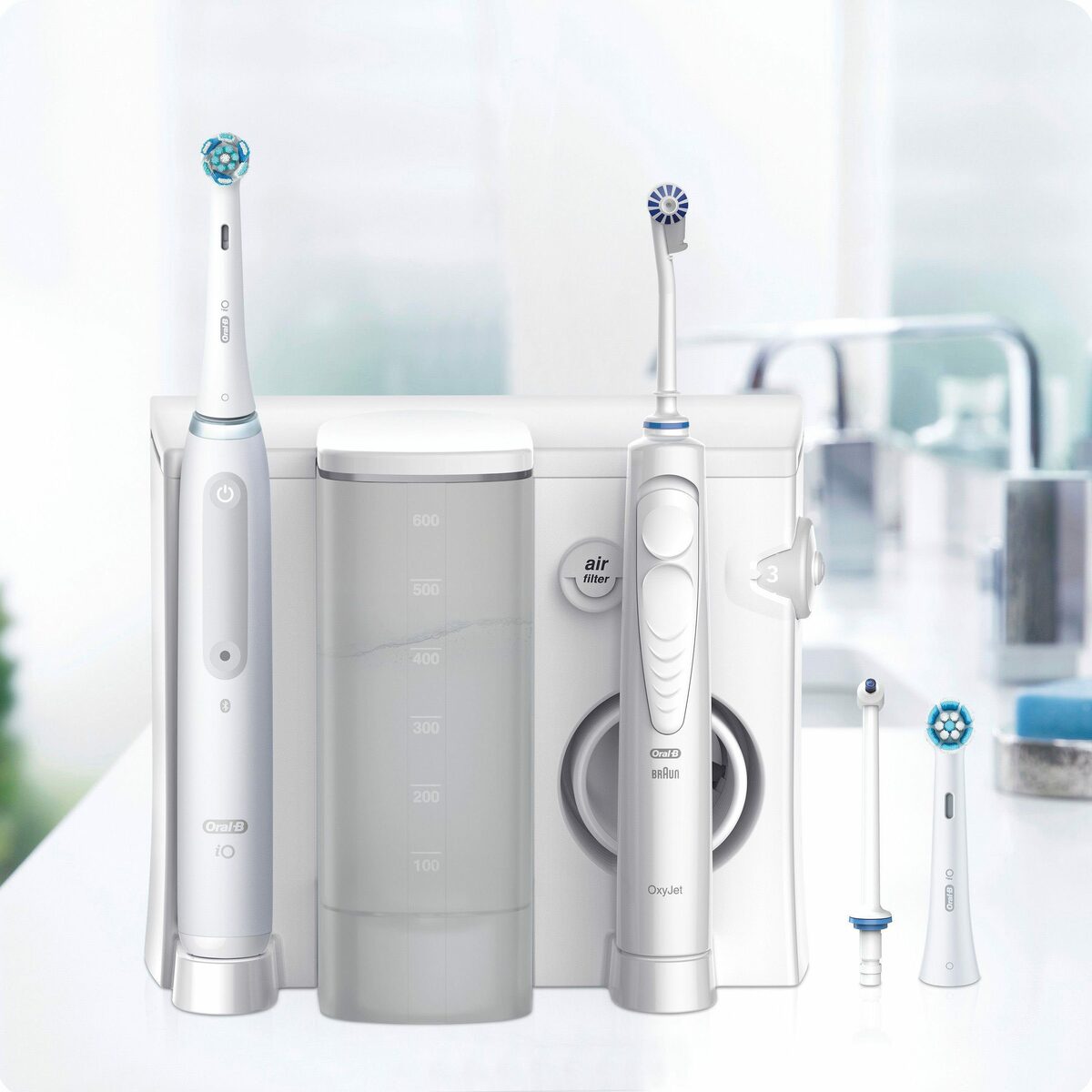 Bild 2 von Oral B Munddusche Oral Health Center, mit iO Series 4 elektrische Zahnbürste