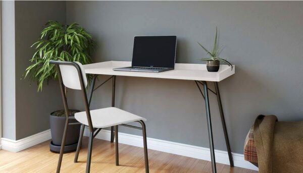 Bild 2 von Woodman Schreibtisch Rayburn, im schlichten skandinavischen Design