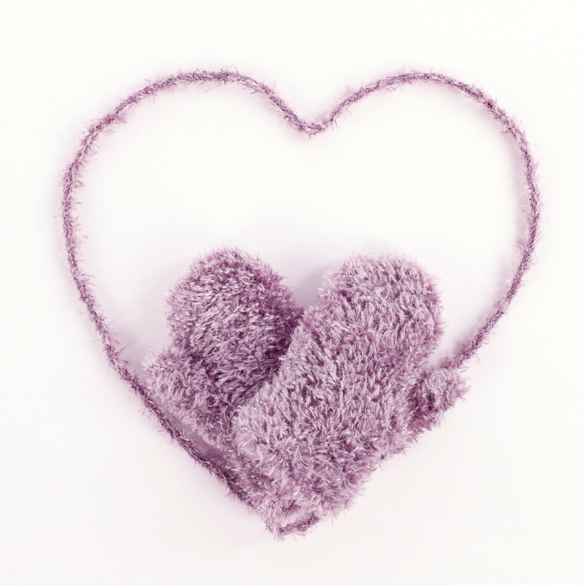 Bild 3 von Baby Flauschhandschuhe mit Kordel