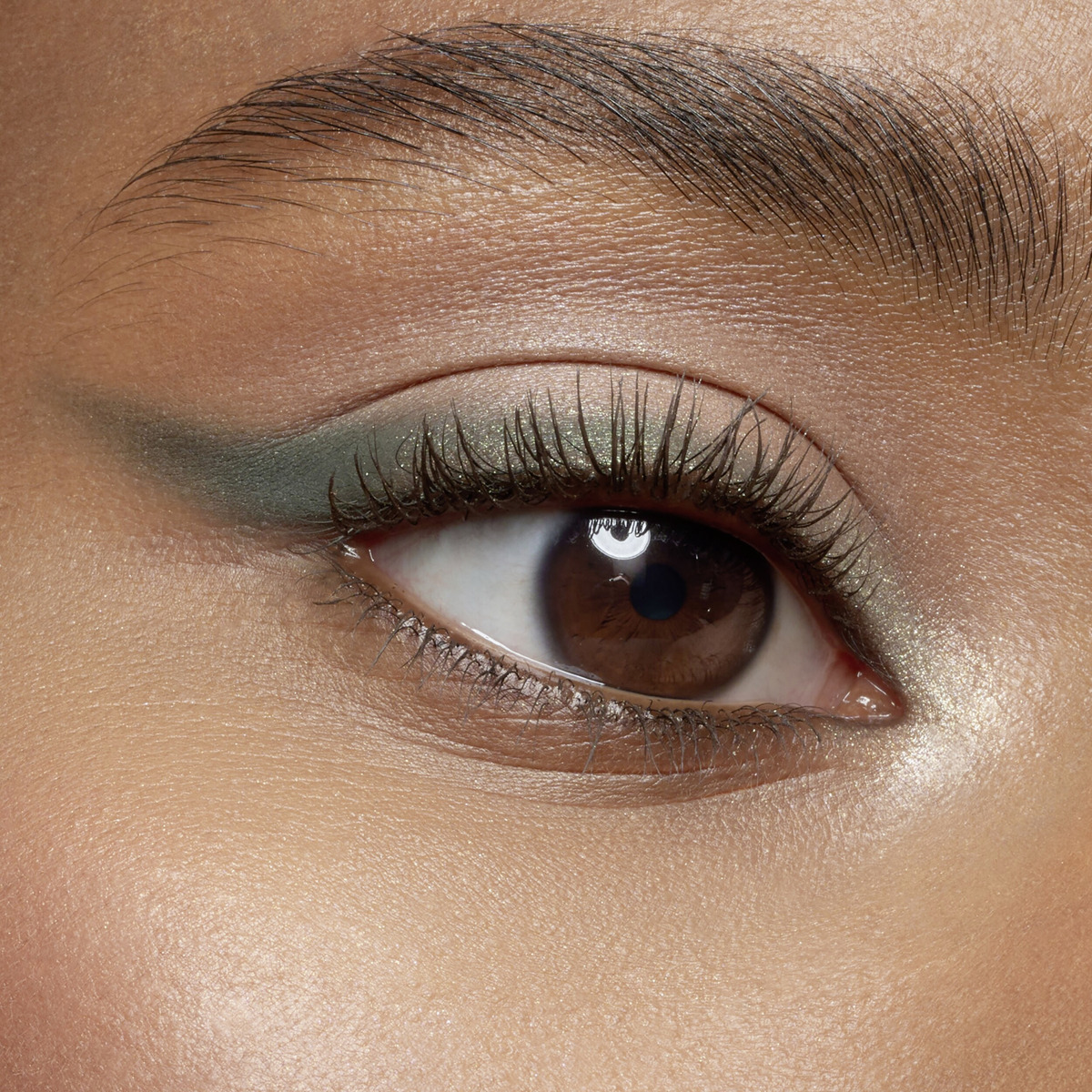 Bild 3 von essence trust your intuition mini eyeshadow palette