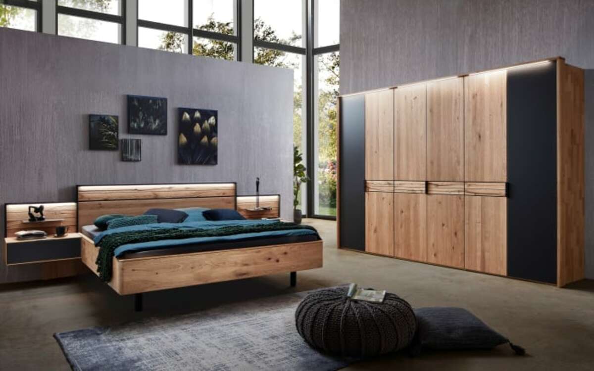 Bild 1 von Schlafzimmer WSM 4300, Wildeiche massiv, Liegefläche 180 x 200 cm, Schrankbreite 302 cm