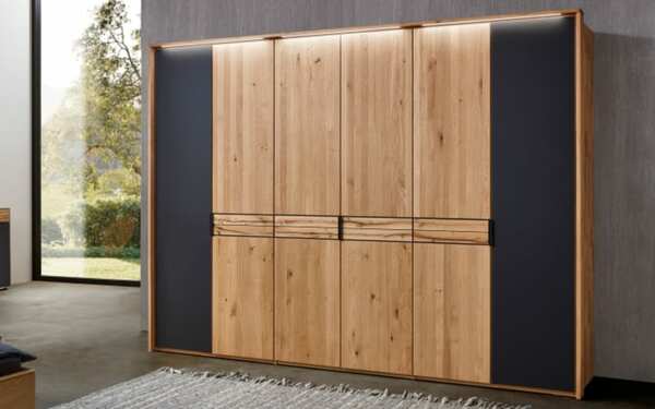 Bild 2 von Schlafzimmer WSM 4300, Wildeiche massiv, Liegefläche 180 x 200 cm, Schrankbreite 302 cm