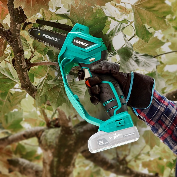 Bild 2 von FERREX 20 V Akku-Kompakt-Kettensäge