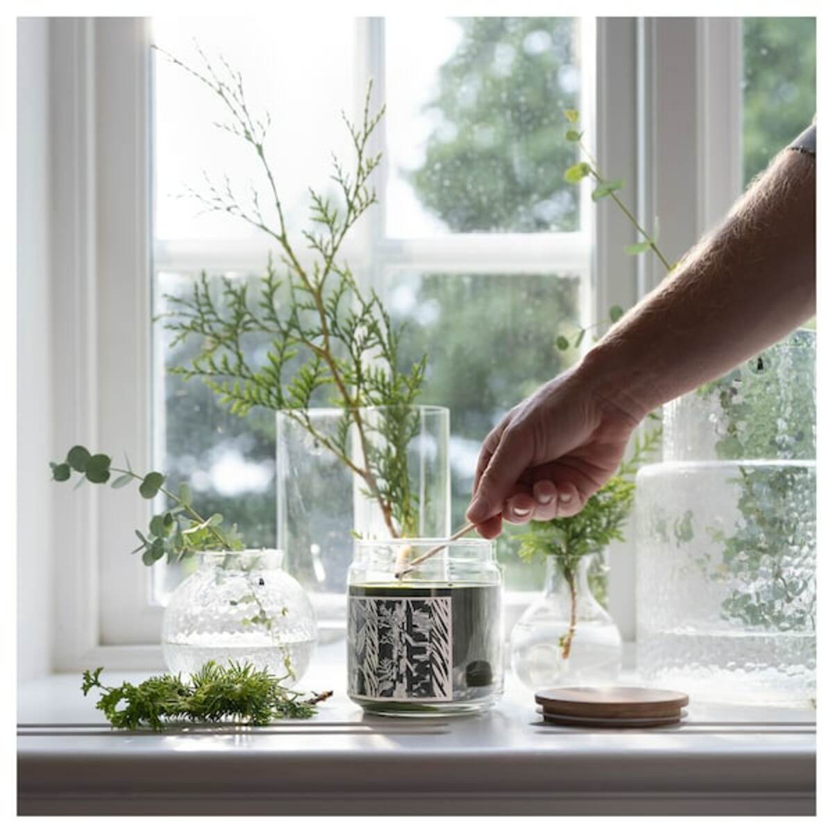 Bild 2 von JÄMTSKOGEN  Duftkerze im Glas, 2 Dochte/Deckel, Zypresse & Eukalyptus/dunkelgrün